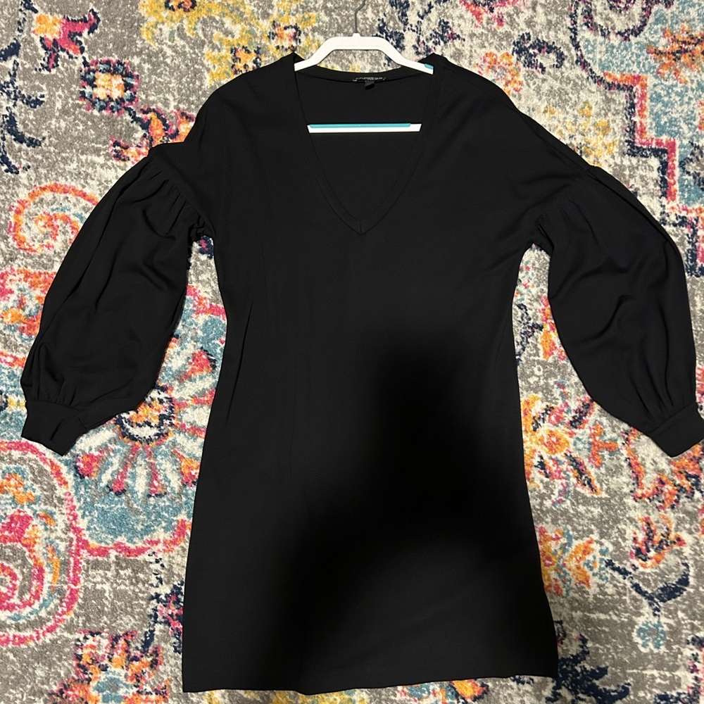 Express lantern sleeve dress